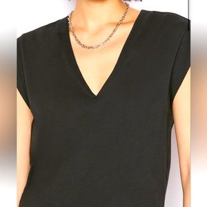 FRAME Brand Le High Rise V Neck Tee Noir size L